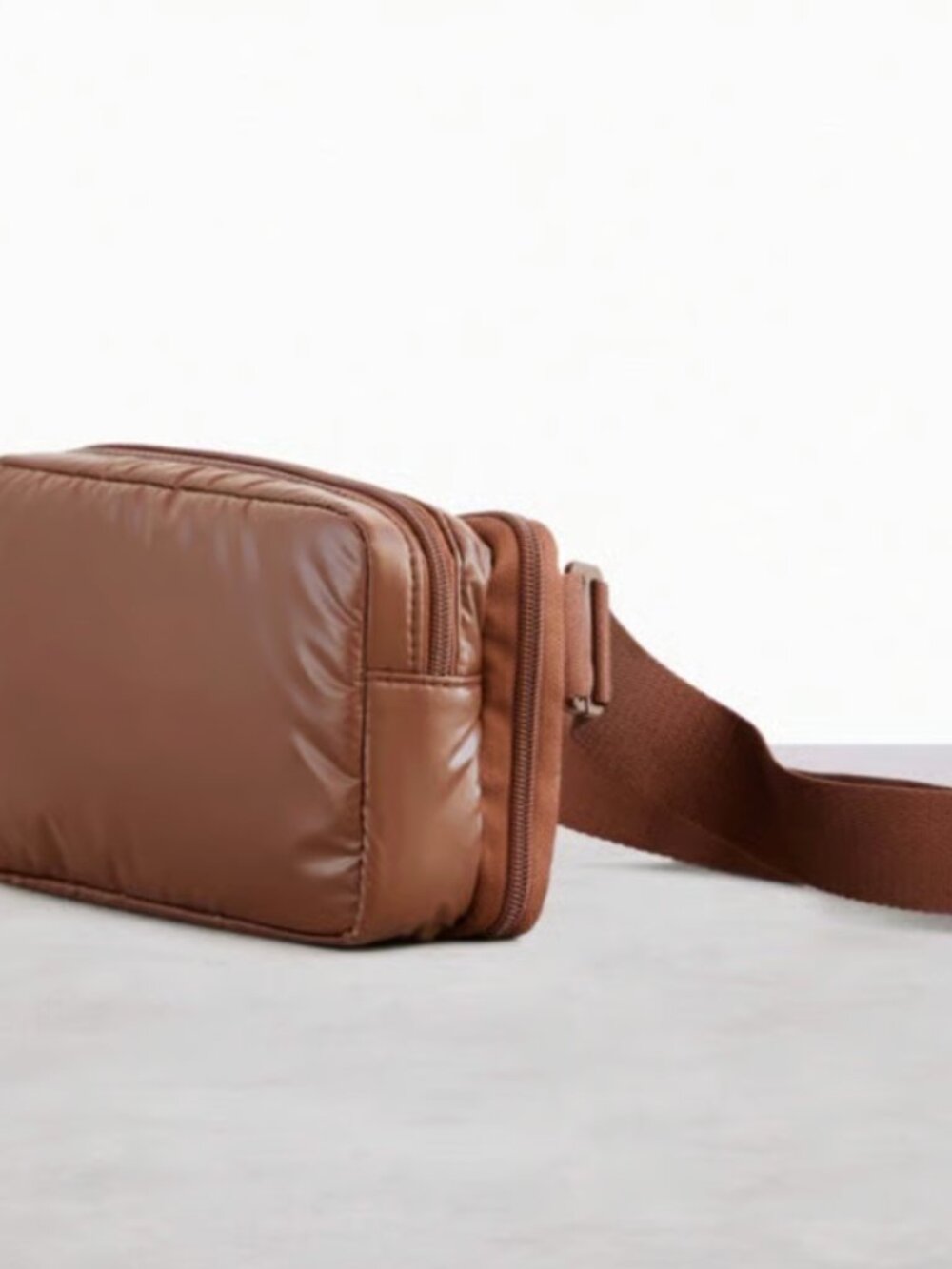 Béis Expandable Sling Pouch (Convertible Backpack) - Picture 3 of 7
